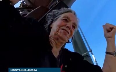Idosa australiana na montanha-russa (Reprodução: Record Tv)