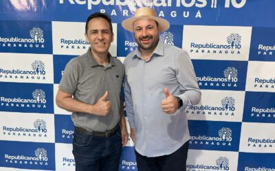 Prefeito de Paranaguá Adriano Ramos e o deputado federal Geraldo Mendes durante agenda no final de dezembro de 2024 (Foto: Ascom/GM)
