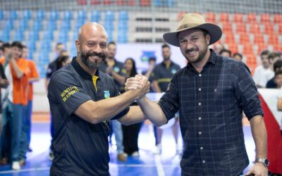 Rodrigo Scheis, secretário municipal de Esportes e o prefeito Jaison Mendes (Foto: Secom/LDS)