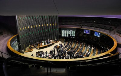 Câmara dos Deputados Aprova Resolução que Visa Suspender Ação Penal Contra Bolsonaro e Acusados de Tentativa de Golpe