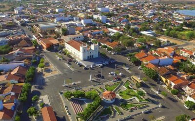 Ceará: Prefeito Cassado por Envolvimento com o Comando Vermelho em Esquema de Coação Eleitoral