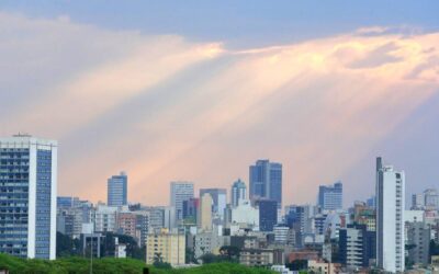 Feriado Gelado: Curitiba Celebra o Dia do Trabalhador Sob Tempo Firme e Termômetros em Queda Curitiba com tempo firme, mas frio (arquivo: Tribuna/PR)