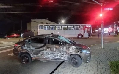 Tragédia Evitada: Idosos Feridos em Colisão com Ônibus em Curitiba