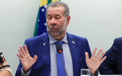 Carlos Lupi Deixa Ministério da Previdência em Meio a Escândalo no INSS; PDT Avalia Ruptura com Governo Lula