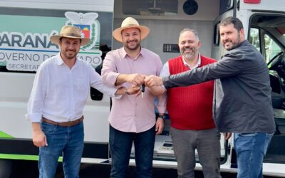 Legenda: Prefeito Jaison Mendes, deputado federal Geraldo Mendes, deputado estadual Artagão Júnior e o secretário municipal de Saúde, Fabiano Popia (Foto: Ascom/GM)