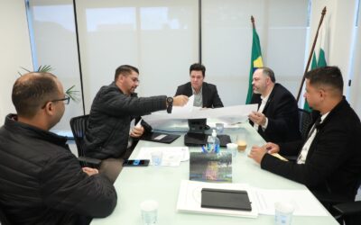 Artagão Júnior articula reunião com prefeitos e viabiliza mais de R$ 70 milhões para obras nos municípios Deputado Artagão Júnior intermediou várias reuniões com o secretário Guto Silva (Secid)