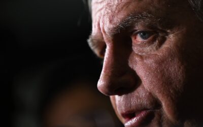 Apoiadores de Bolsonaro se Reúnem em Hospital Durante Exames do Ex-Presidente; Manifestação Ganha Tom Político