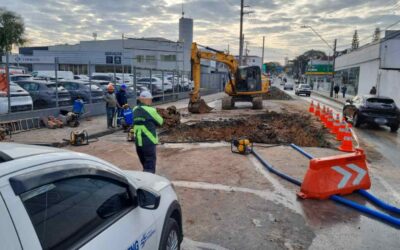 Cratera Gigante Interdita Avenida em Curitiba Após Rompimento de Adutora