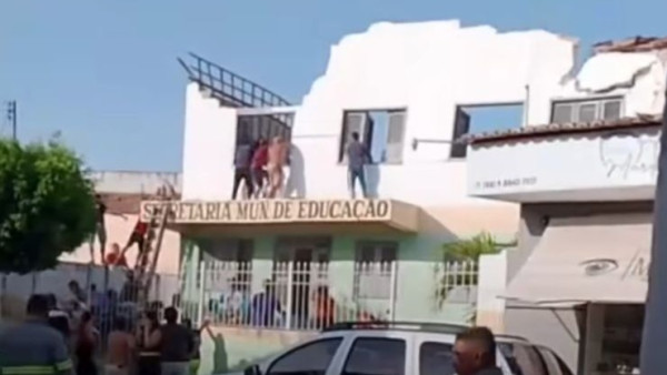 Tragédia em Chaval: Desabamento na Secretaria de Educação Fere Vinte, Maioria Professores