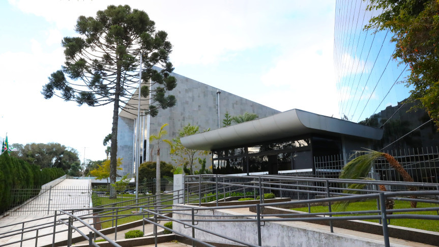 Assembleia Legislativa do Paraná Promove Semana Intensa com Debates, Homenagens e Interiorização