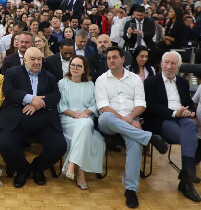 Rafael Greca se torna um secretário zumbi