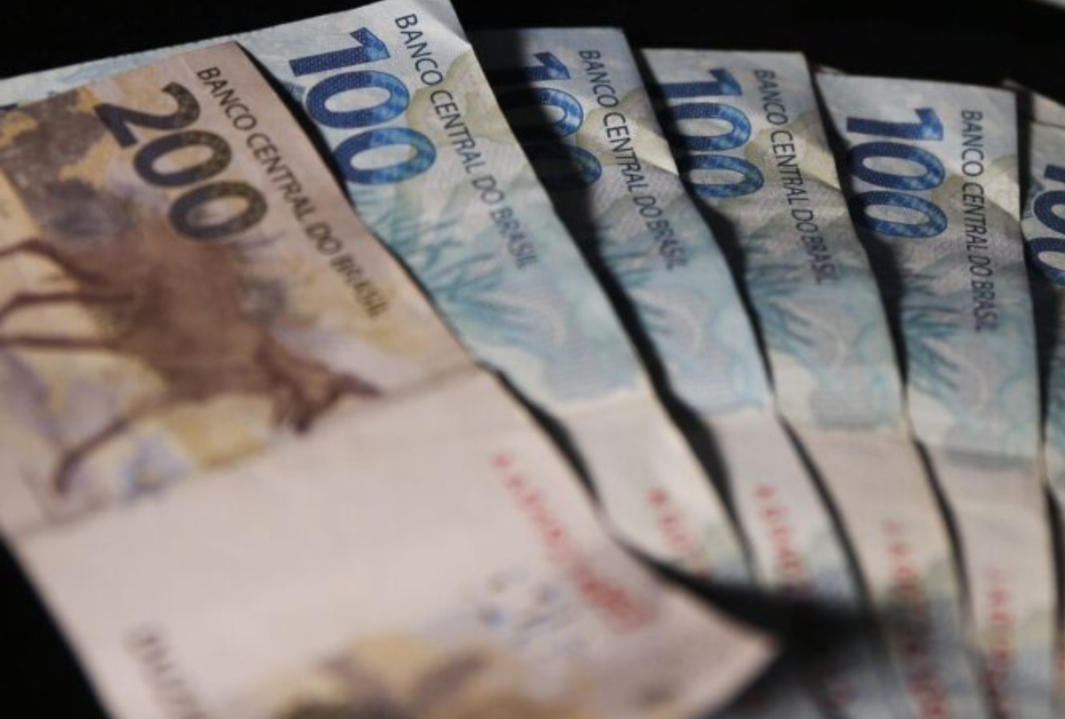 Salário Mínimo de 2026: Projeção é Revisada, Mas Aumento Acima da Inflação é Mantido