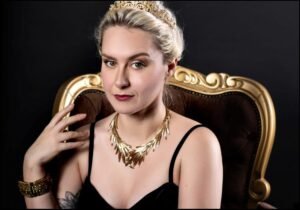 Ana Carla De Carli celebra a mulher na música