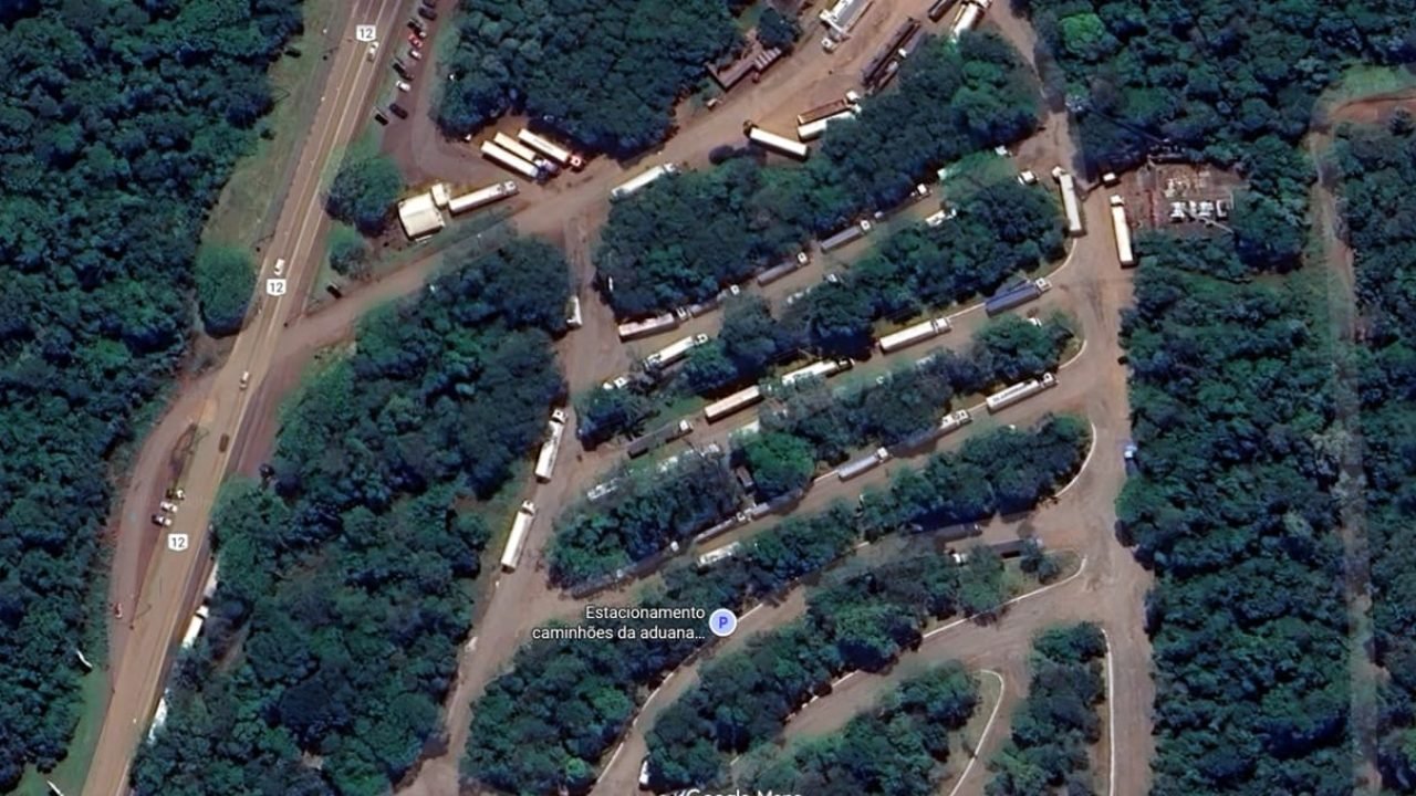 Caminhoneiros brasileiros denunciam situação precária na Argentina — Foto: H2FOZ