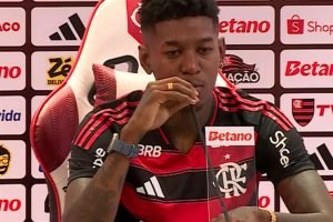 Vitão emocionado em apresentação no Flamengo — Foto: Reprodução/Flamengo TVVitão