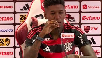 Vitão emocionado em apresentação no Flamengo — Foto: Reprodução/Flamengo TVVitão
