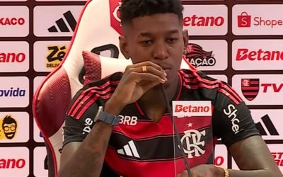 Vitão emocionado em apresentação no Flamengo — Foto: Reprodução/Flamengo TVVitão
