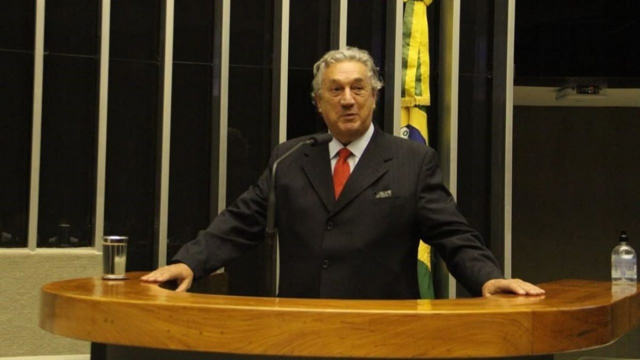 Cláudio Mortari, lendário treinador de basquete brasileiro — Foto: Reprodução /