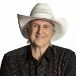 Sérgio Reis comemora 67 anos de carreira com show no Teatro Guaíra — Foto: Gover