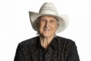 Sérgio Reis comemora 67 anos de carreira com show no Teatro Guaíra — Foto: Gover