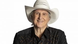 Sérgio Reis comemora 67 anos de carreira com show no Teatro Guaíra — Foto: Gover