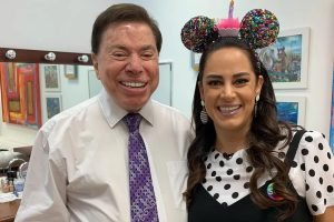 Silvia Abravanel e Silvio Santos posam juntos e sorridentes para as redes — Foto