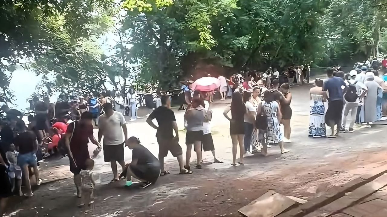 Fila no Parque Nacional do Iguaçu — Foto: Vídeo enviado por um leitor.