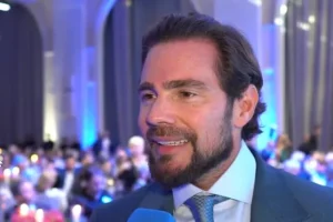 1-daniel-vorcaro-premio-lideres-2024-vencedor-empreendedorismo-reproducao-youtube-tvlide-660x372jpg-1