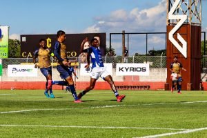 Foz do Iguaçu FC e Azuriz em campo — Foto: H2FOZ