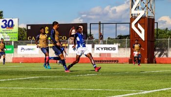 Foz do Iguaçu FC e Azuriz em campo — Foto: H2FOZ