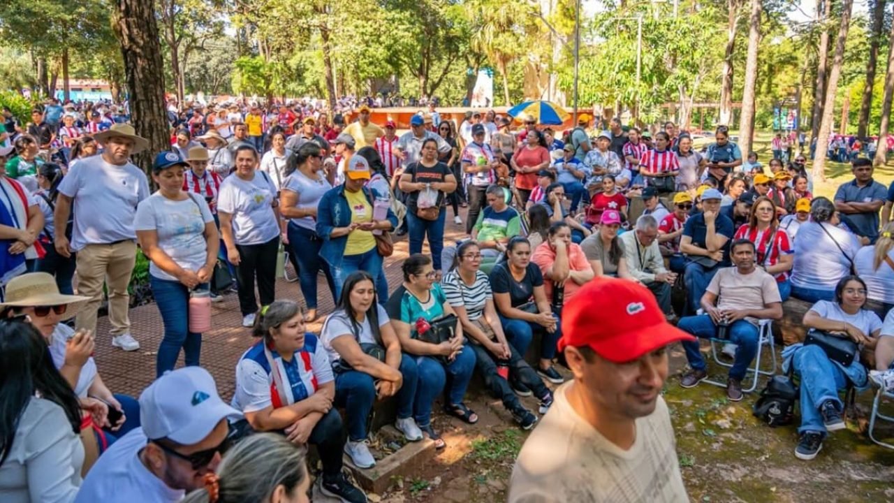 Manifestantes se reúnem em Ciudad del Este durante protesto contra reforma previ