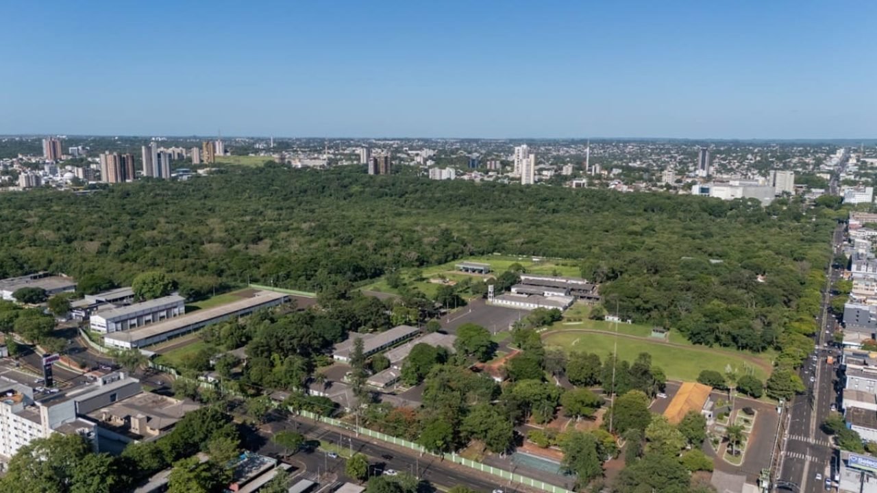 Vazão das Cataratas do Iguaçu — Foto: Vazão das Cataratas do Iguaçu. Gráfico: Co