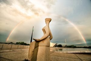 1261566282-estatua-da-justica-que-fica-em-frente-ao-supremo-tribunal-federal-stf-em-brasilia-300x200-1