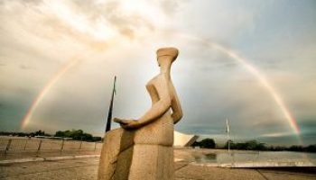 1261566282-estatua-da-justica-que-fica-em-frente-ao-supremo-tribunal-federal-stf-em-brasilia-300x200-1
