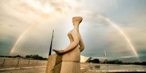 1261566282-estatua-da-justica-que-fica-em-frente-ao-supremo-tribunal-federal-stf-em-brasilia-300x200-1