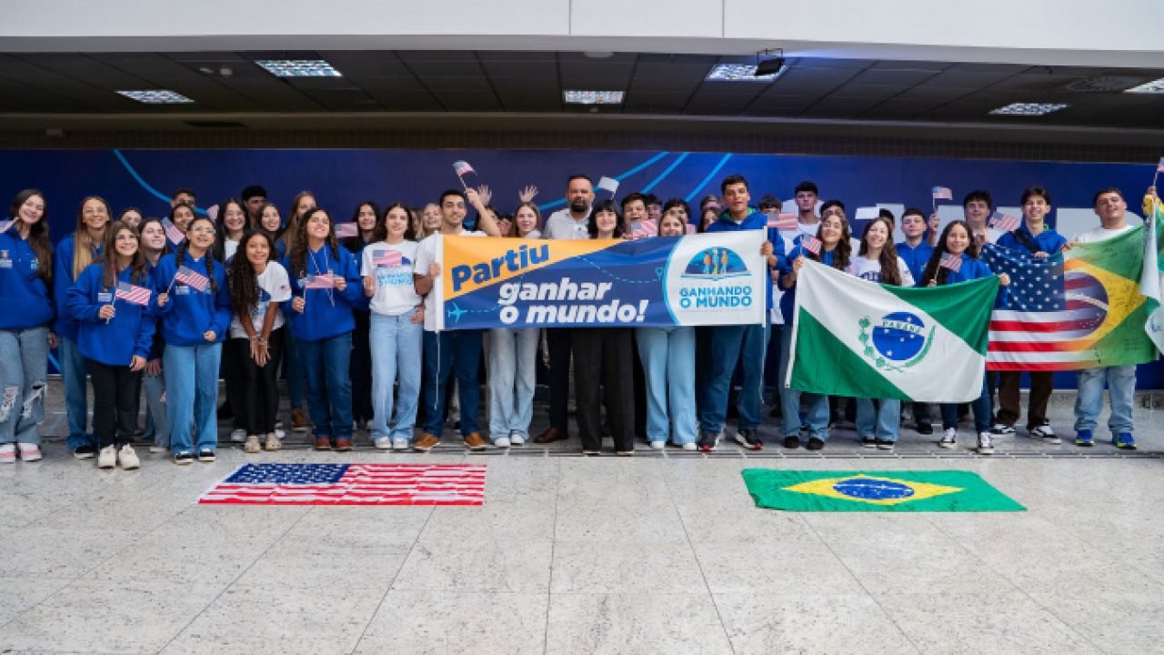 Estudantes embarcam para os EUA — Foto: Foto: Seed