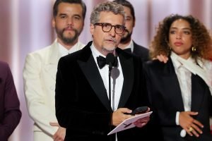 Kleber Mendonça Filho na 83ª edição anual do Globo de Ouro — Foto: Metrópoles