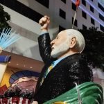 Imagem de Lula durante o desfile da Acadêmicos de Niterói na Marques de Sapucaí (Foto: Folha/SP)