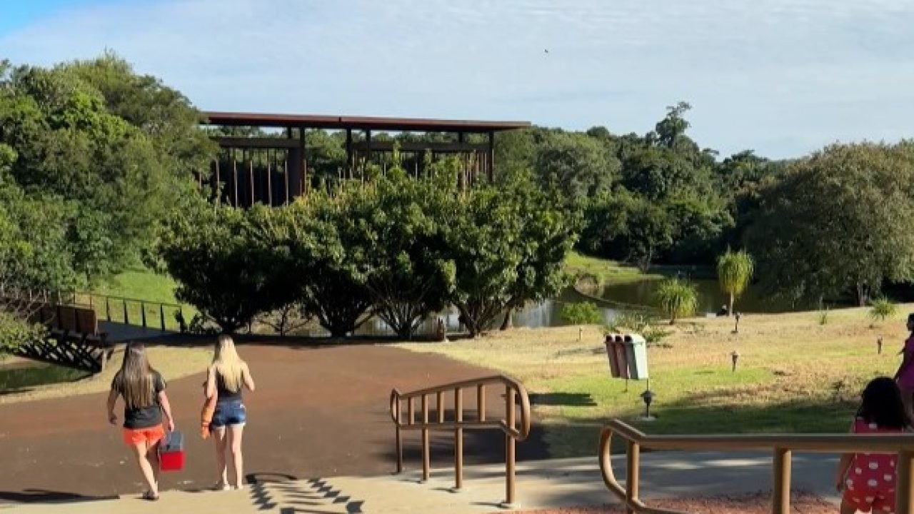 Foto: Logo Tarobá - Branco