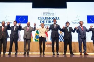 Assinatura do acordo Mercosul-União Europeia — Foto: H2FOZ