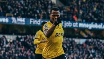 Arias comemora primeiro gol no futebol inglês — Foto: Reprodução/Instagram wolve