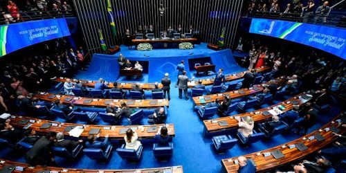 Solenidade de posse dos senadores durante primeira reunião preparatória para 56ª Legislatura.

À mesa, presidente da Mesa, senador Davi Alcolumbre (DEM-AP).

Foto: Marcos Oliveira/Agência Senado