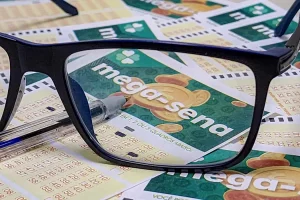 Descubra os números sorteados na Mega-Sena e as apostas vencedoras — Foto: Descu