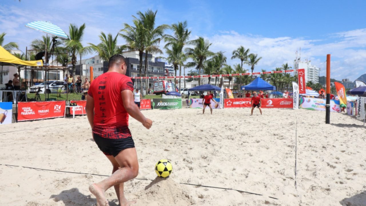 Litoral do Paraná recebe campeões mundiais de futevôlei — Foto: Governo do Paran