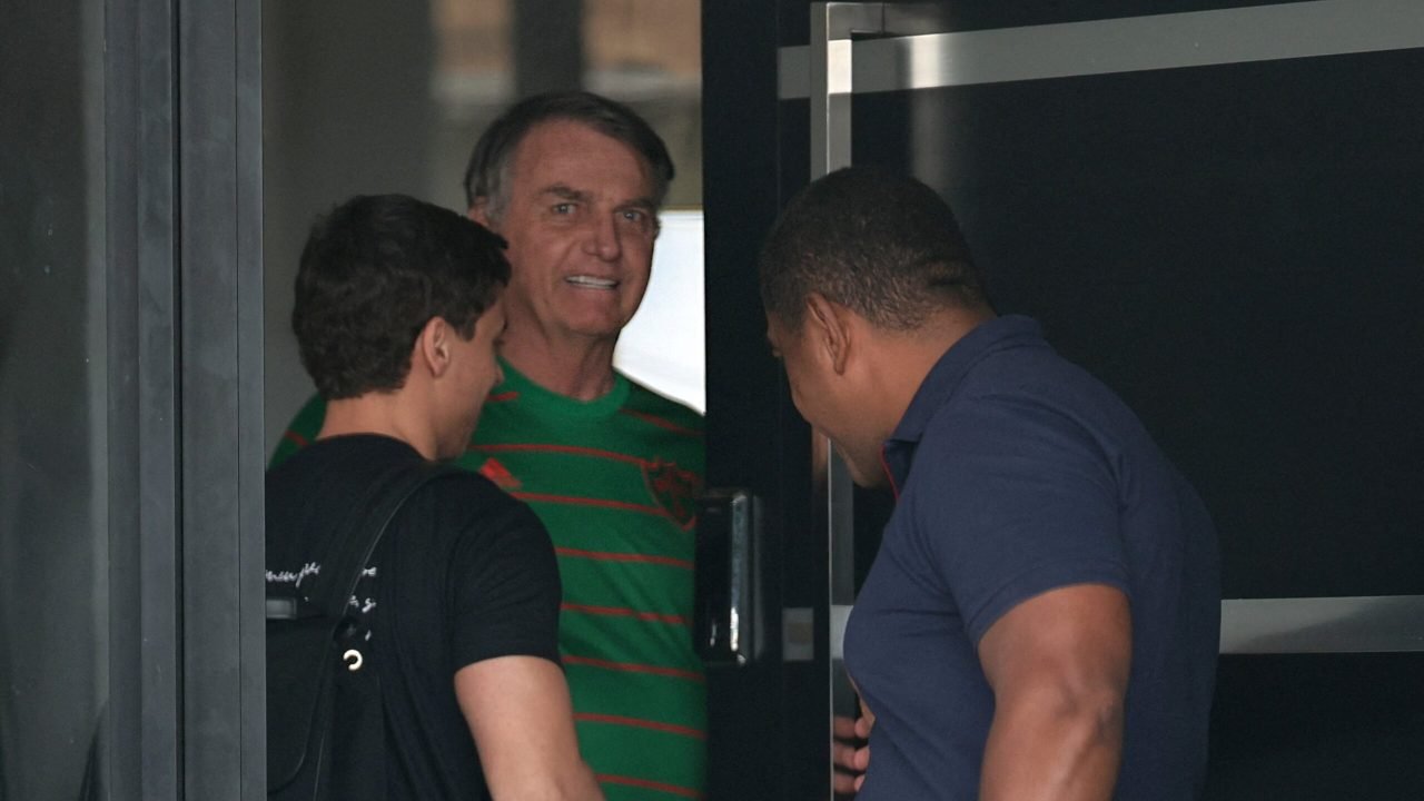 2025-11-21t144942z-434325561-rc211iaapk6d-rtrmadp-3-brazil-bolsonaro