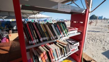 Bibliopraia: projeto da Biblioteca Pública do Paraná promove leitura no Litoral