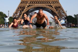 2026-06-22t221857z-874591579-rc25zlaksbpy-rtrmadp-3-europe-weather-france-heat