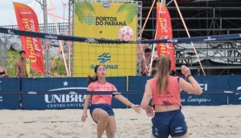 Torneio Elas por Elas de Futevôlei em Caiobá — Foto: Governo do Paraná