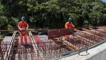 Obras da Ponte de Guaratuba em andamento. — Foto: Governo do Paraná