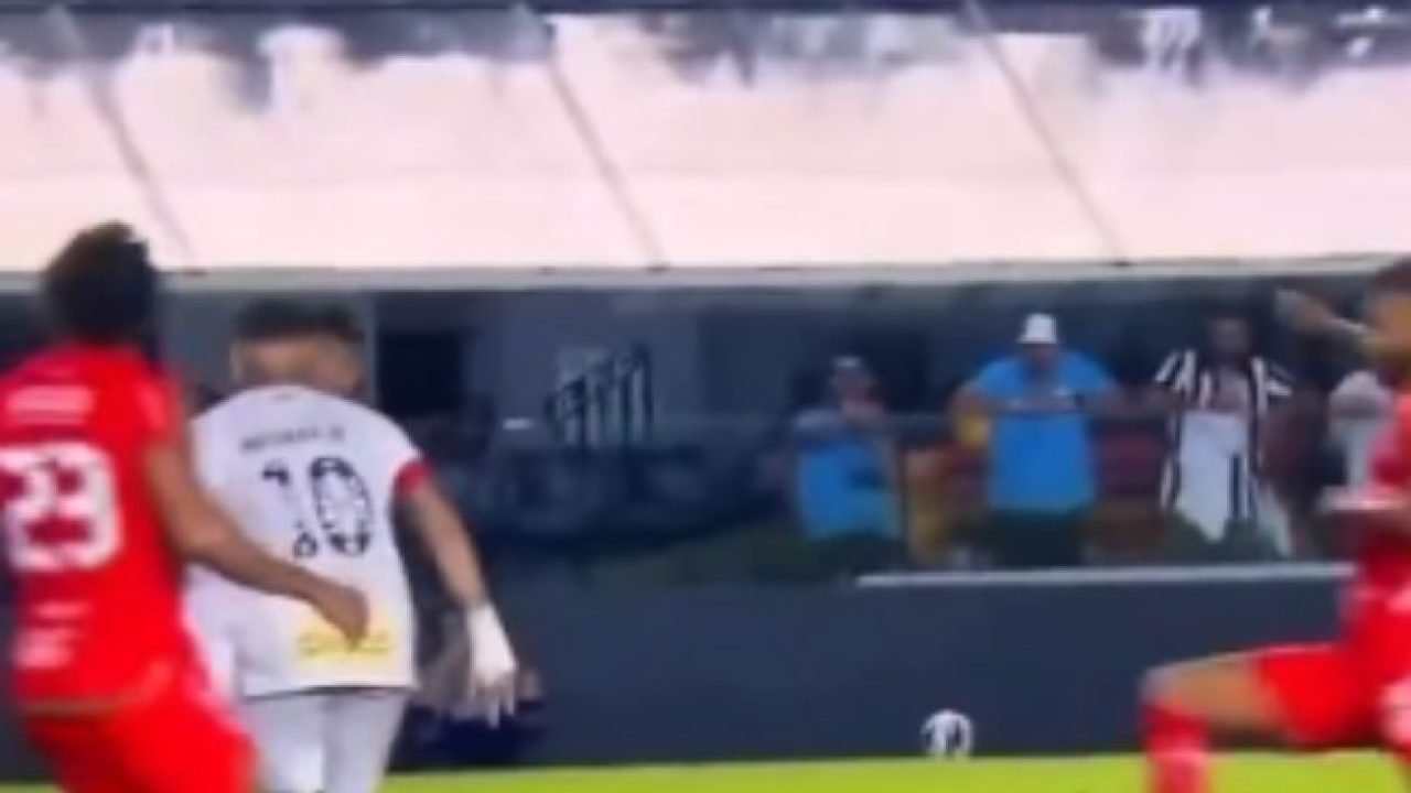 Neymar em ação no campo — Foto: Crédito da imagem sugerido
